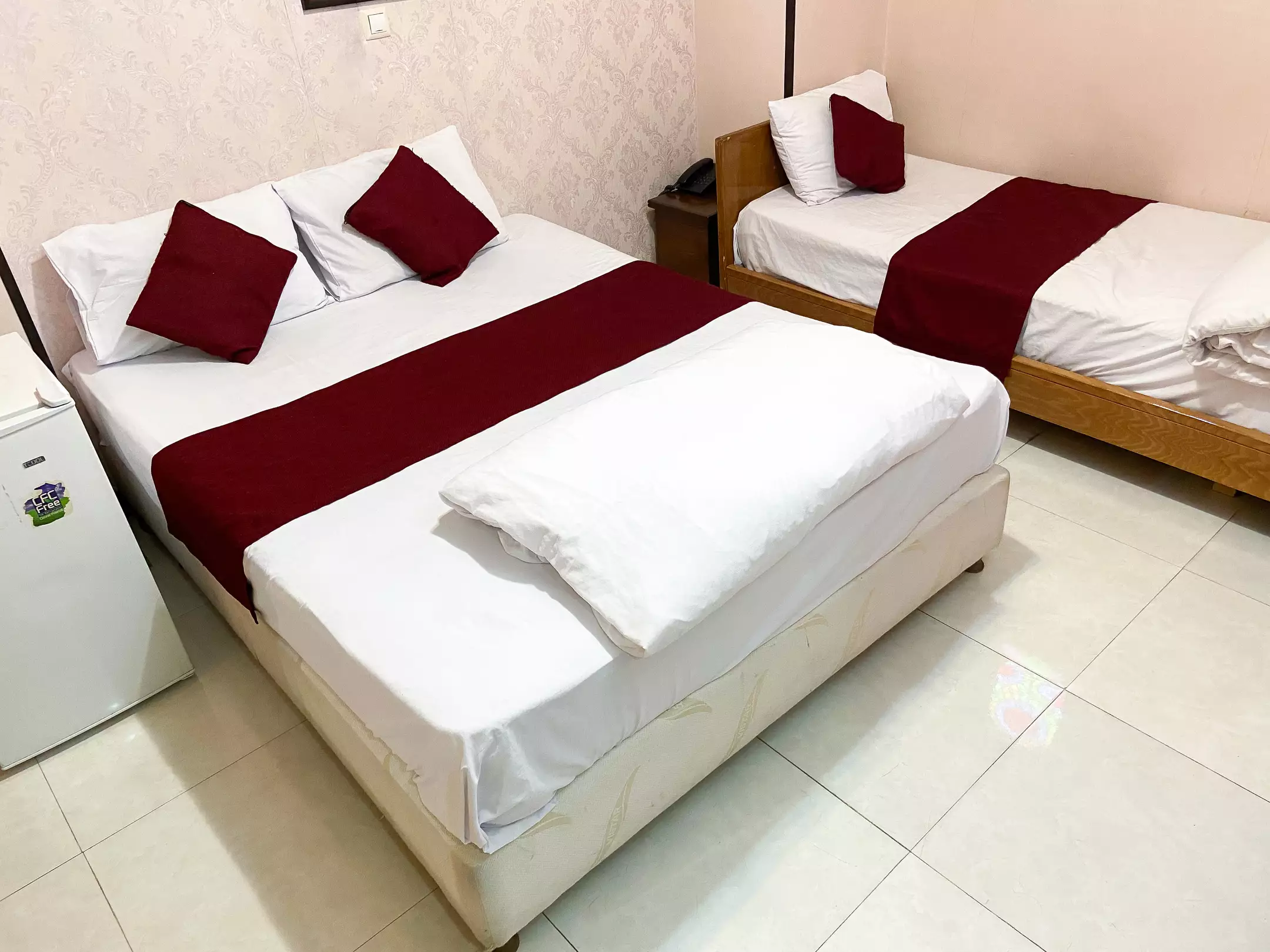 Alibaba https://cdn.alibaba.ir/ostorage/hotel-accommodation-images/6704d93a359857c3c5f4a319_820e09b0-d4da-4ab2-b18e-ab24251ebdc8_دبل تک (1).webp